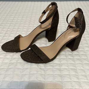 BANDOLINO BRONZE HEELS NEVER WORN